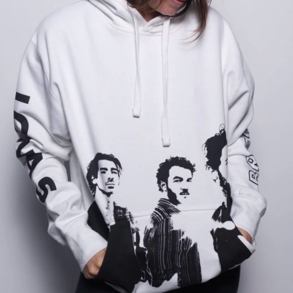 JONAS BROTHERS *X-LARGE* white sweater !!